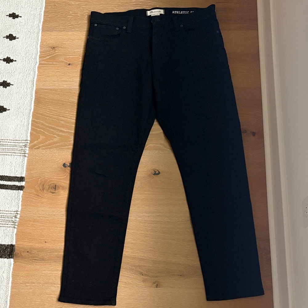 Madewell Athletic Slim black denim 35x32